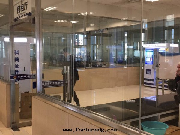 科美(měi)自(zì)助拍照機(jī)入(rù)驻河(hé)北(běi)保定(dìng)公(gōng)安